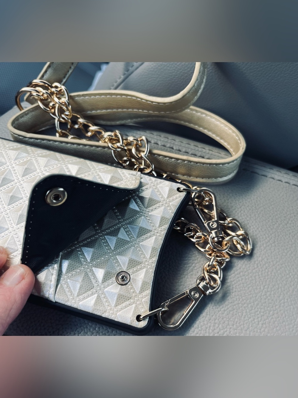 SALE GOLD 💛diamond 💎 cut 15 pro Bandolier phone and wallet crossbody - Picture 4 of 9